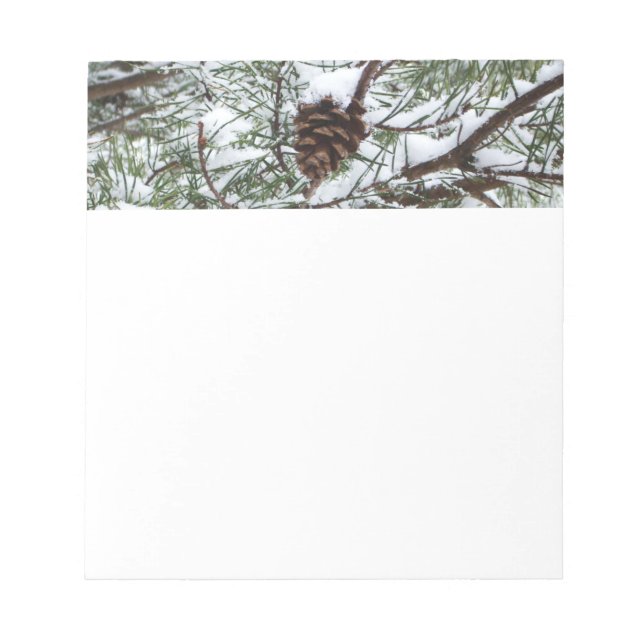Snowy Pine Cone II Winterlandfotografie Notizblock (Vorderseite)
