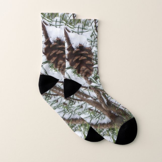 Snowy Pine Cone II Winterlandfotografie Socken (Paar)