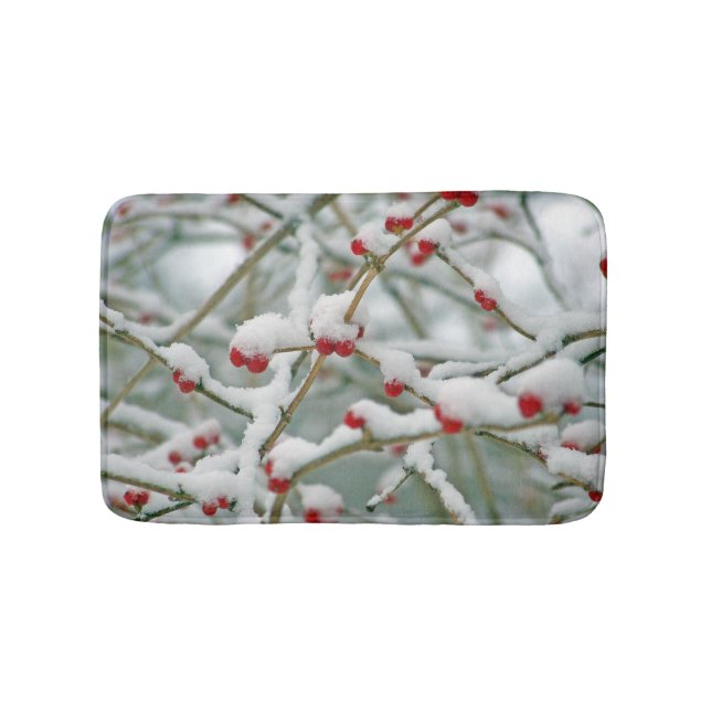 Snowy Red Berries Winter Scene Badematte (Vorderseite)