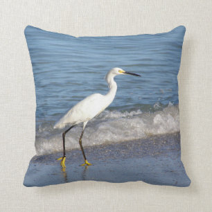 Snowy White-Reiher in der Brandung Kissen