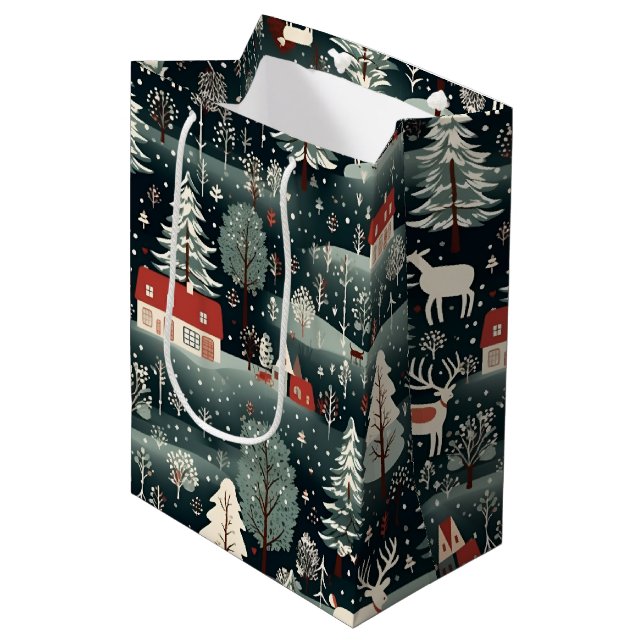 Snowy Winter Farmhouse  Mittlere Geschenktüte (Vorderseite Schrägansicht)