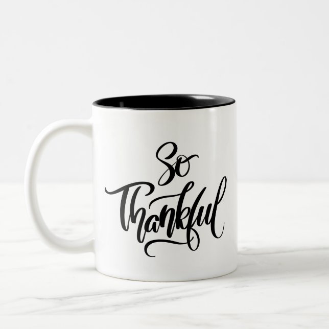 'So dankbar' Pinselkalligraphie Zweifarbige Tasse (Links)