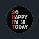 So glücklich bin ich heute 38. Funny Geburtstag Ge Button<br><div class="desc">lustig, geschenk, Geburtstag, sie, er, Familie, Zitat, Jubiläum, fröhlich, Idee</div>