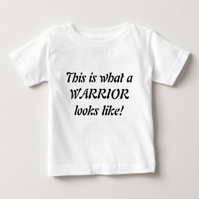 So sieht ein WARRIOR aus! Baby T-shirt (Vorderseite)