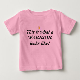 So sieht ein WARRIOR aus! (in rosa) Baby T-shirt