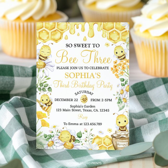 So Sweet To Bee Three Honey Bee Floral Birthday Einladung (Von Creator hochgeladen)