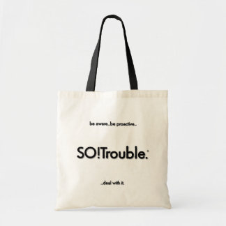 SO!Trouble-Logo und Schlagzeilen in Schwarz. Tragetasche