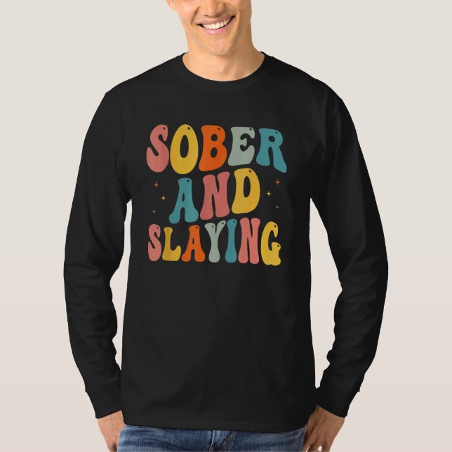 Sober and Slaying Sobriety Recovery Anniversary Aw T-Shirt (Vorderseite)