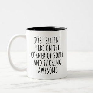 Sobriety, SITTIN' HIER AN DER ECKE VON SOBER Zweifarbige Tasse