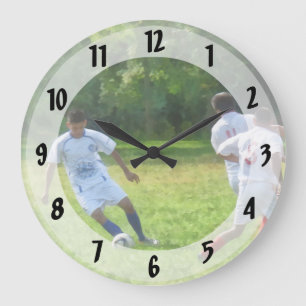 Soccer Ball in Play Große Wanduhr