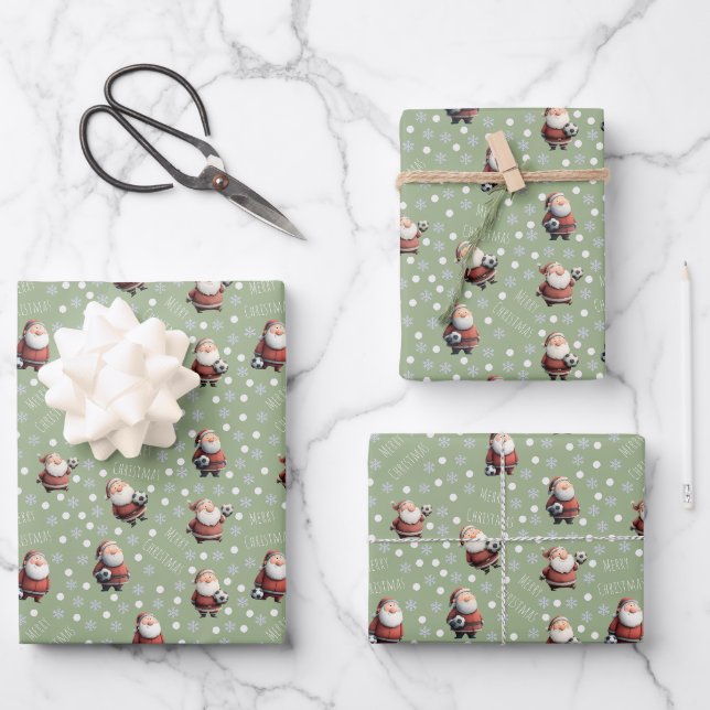 Soccer Santa on Sage Green Geschenkpapier Set (Vorderseite)