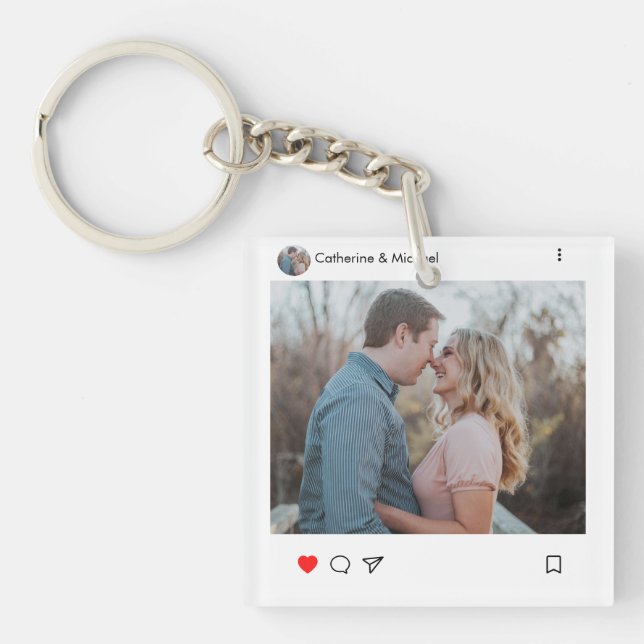 Social Media Post Style Foto und Name Couple Schlüsselanhänger (Vorderseite)
