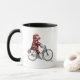 Sock Monkey auf dem Fahrrad Tasse (Mit Donut)