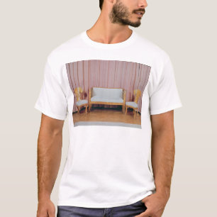 Sofa und zwei Stühle, karelische Birke, 1810-20 T-Shirt