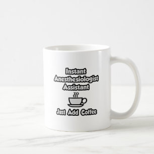 Sofortiger Anästhesist Asst .. Fügen Sie Kaffee ei Kaffeetasse