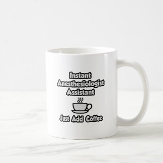 Sofortiger Anästhesist Asst .. Fügen Sie Kaffee ei Kaffeetasse