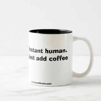 Sofortiger Mensch. Addieren Sie einfach Kaffee Zweifarbige Tasse