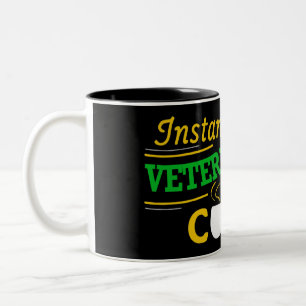 Sofortiger Tierarzt -- Addieren Sie einfach Kaffee Zweifarbige Tasse