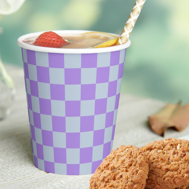 Soft Blue und Lavender Checked Pappbecher (Von Creator hochgeladen)