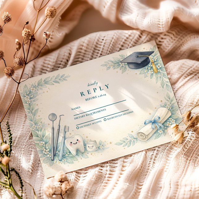 Soft Blue White Coat Dentist Graduation RSVP Karte (Von Creator hochgeladen)