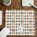 Soft Evergreen Gingham Monogram Mousepad<br><div class="desc">Mit diesem Soft Evergreen Gingham Monogram Mouse Pad fügen Sie Ihrem Arbeitsbereich eine Touch zeitlosen Charmes hinzu. Mit einem klassischen, karierten Muster in sanften Tönen von Grün, Rot und Beige ist dieses Mauspad die perfekte Mischung aus Stil und Funktionalität. Das personalisierte Monogramm in der Mitte erlaubt es Ihnen, Ihre Initialen...</div>