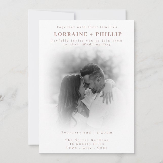 Soft Fade Schwarz-Weiß Romantische Foto Hochzeit Einladung (Vorderseite)