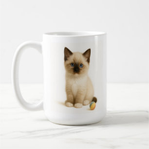 Soft Focus - Ragdoll Kitten mit Felt Toy Ball Kaffeetasse