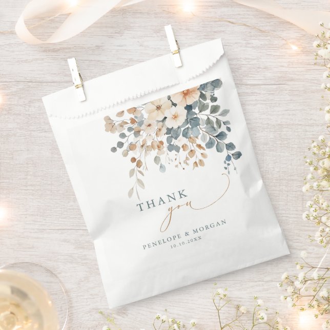 Soft Mute Earthy Tone Floral Water Wedding Geschenktütchen (Ausgeschnitten)