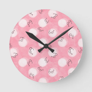 Soft Pink Cute Pattern – Minimal Aesthetic Polka Runde Wanduhr