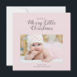 Soft Pink Merry Little Christmas Square Foto Card Feiertagskarte<br><div class="desc">Personalisierte weiche,  rosa Foto Weihnachtskarte mit Text,  der sagt: "Viel fröhliches Weihnachten"</div>