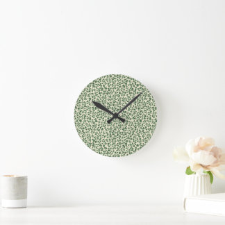 Soft Sage Green Botanical Leaf Foliage Pattern Runde Wanduhr
