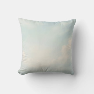 Soft Sky Throw Kissen