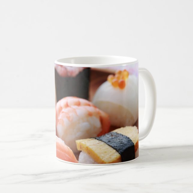 Soft Sushi Delight – Wooden Plate Series Kaffeetasse (VorderseiteRechts)
