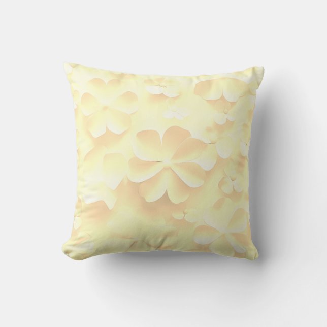 Soft Yellow Floral Dream Throw Pillow Kissen (Vorderseite)