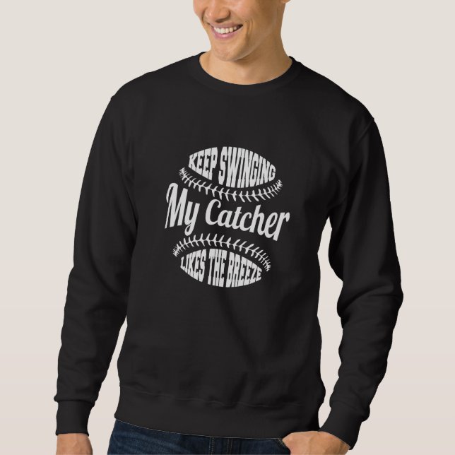 Softball Pitcher Keep Swinging My Catcher Likes Th Sweatshirt (Vorderseite)