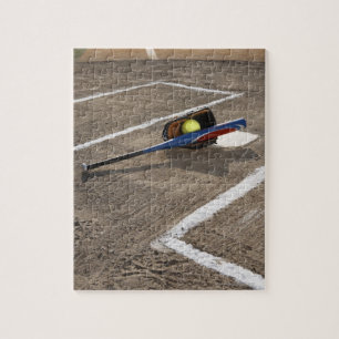 Softball, Softball, Handschuh und Fledermaus am Zu