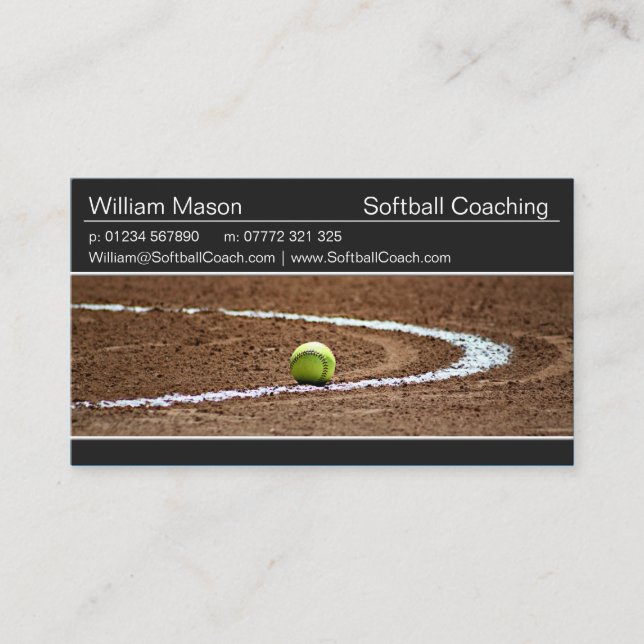 Softball sur un terrain de softball Carte de visit (Devant)