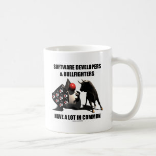 Software-Entwickler-Stierkämpfer haben gemeinsam Kaffeetasse