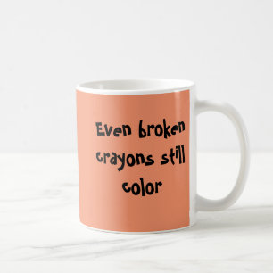 Sogar färben defekte Zeichenstifte noch orange Kaffeetasse