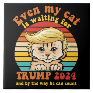Sogar meine Katze wartet auf Trump 2024 Bekleidung Fliese