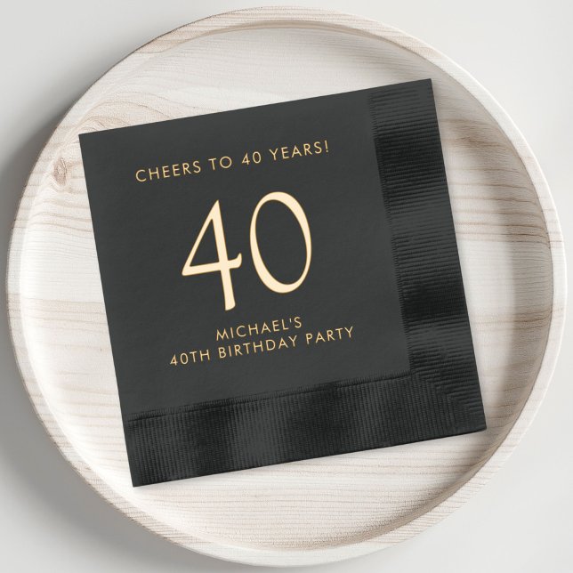 Soirée de 40e anniversaire pour hommes élégants (Elevate his 40th birthday party decor with these classic and elegant black and gold foil napkins)