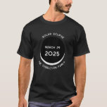 Solar Eclipse 2025 Personalisierter T - Shirt<br><div class="desc">Feiern Sie am 29. März 2025 die Partial Solar Eclipse mit diesem personalisierten T - Shirt. Ändern Sie den Familiennamen und den Text,  den Sie anpassen möchten.</div>