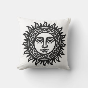 Solar Visage Sigil – Black Sun Emblem Shirt Kissen