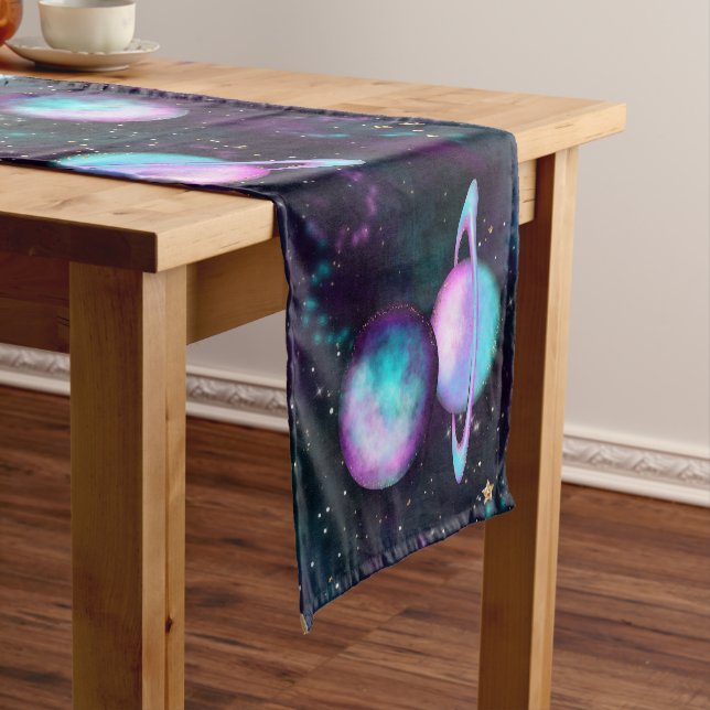 Solarleuchte | Cosmic Blue Lila Pink Planet Kurzer Tischläufer (Beispiel)