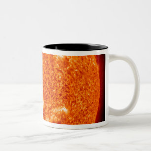 Solartätigkeit auf dem Sun 2 Zweifarbige Tasse