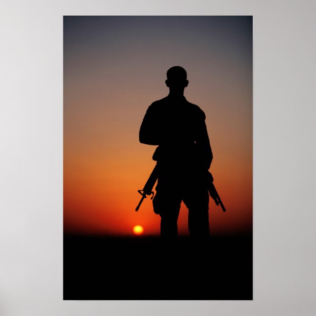 Soldat bei Sonnenuntergang Poster (Vorne)