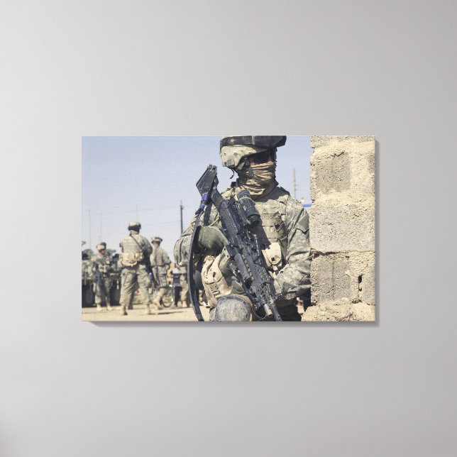 Soldat bewaffnet mit einem MK-48 Leinwanddruck (Vorderseite)