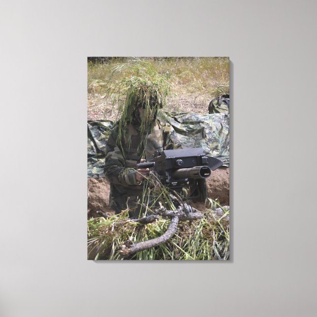 Soldat mit Granatwerfer MK-19 Leinwanddruck (Vorderseite)