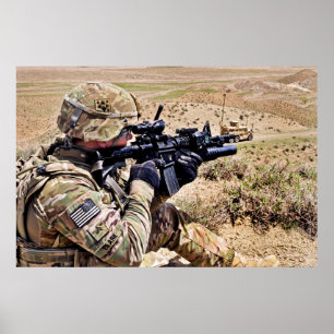 Soldat sichert den hohen Boden Poster
