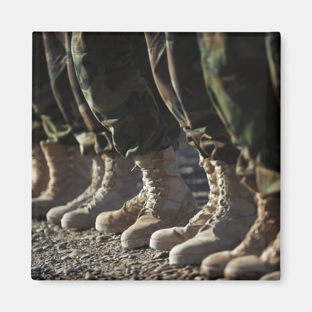 Soldaten des afghanischen Luftwaffenkorps Magnet (Vorne)